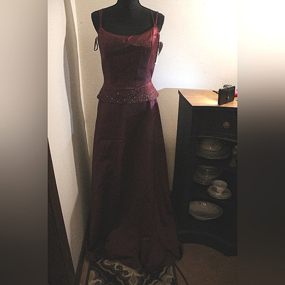 Elegant Burgundy Evening Gown